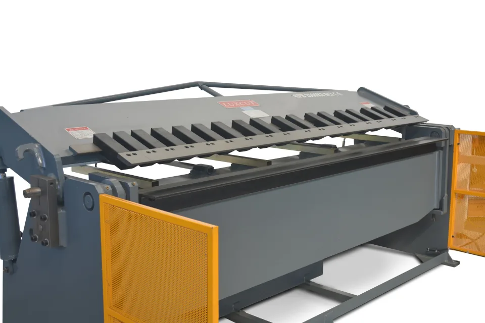 LUXCUT HBP2500x3mm NC1 Hydraulic Folder