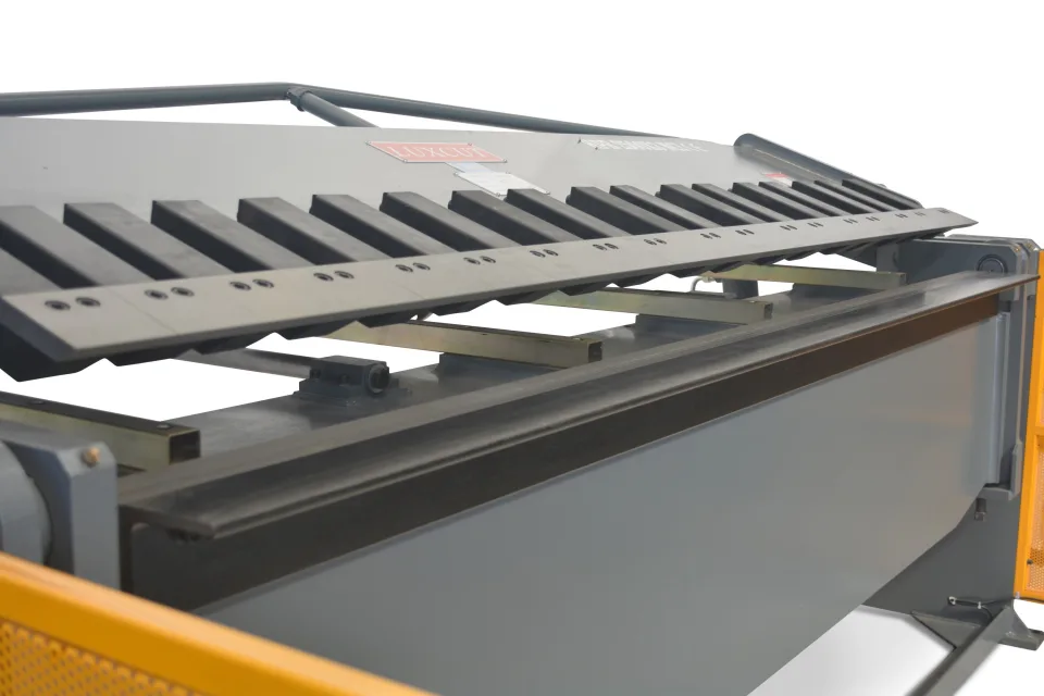LUXCUT HBP2500x3mm NC1 Hydraulic Folder