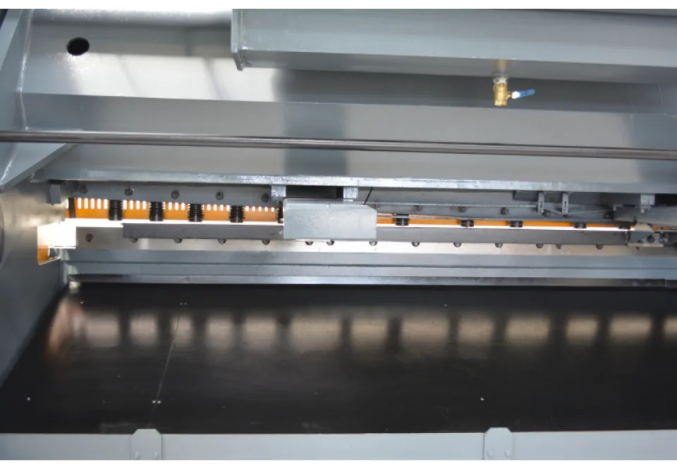 LUXCUT GHS4000NCx12 Swing Beam Hydraulic NC Guillotine