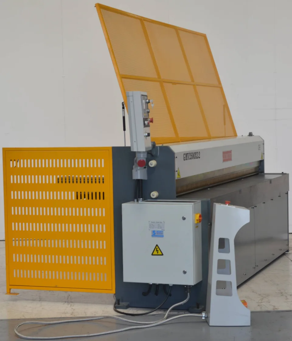 LUXCUT GMV2500x3.2 Mechanical Guillotine