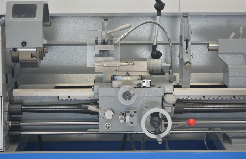 Luxcut T400VSx1000 Centre Lathe