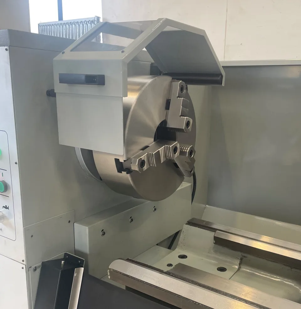 Luxcut Z560Lx2000 Centre Lathe