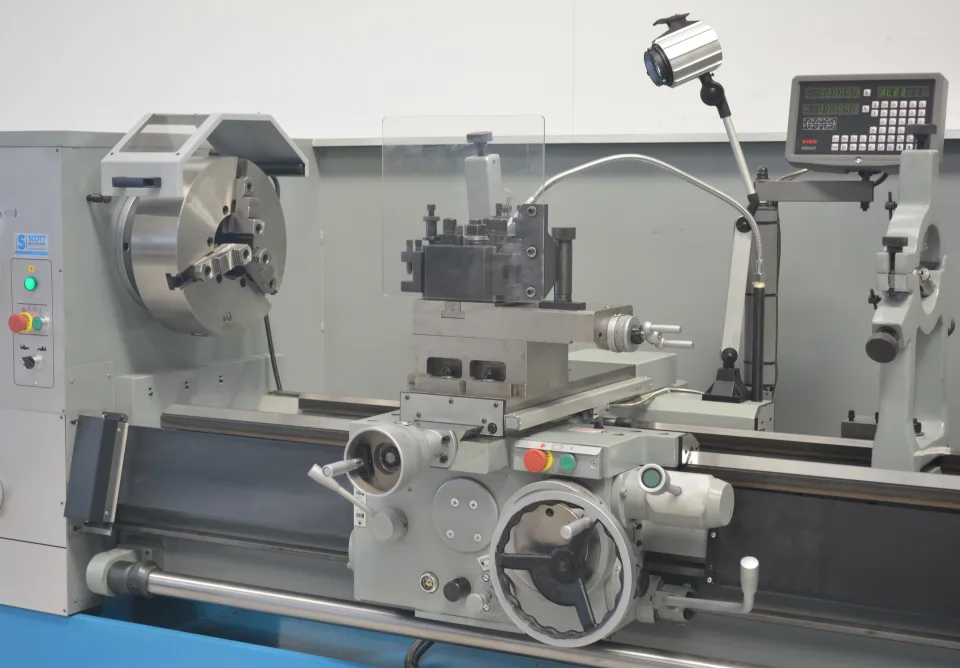 Luxcut Z660Lx2000 Centre Lathe