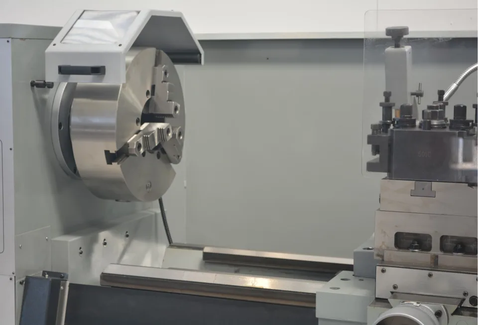 Luxcut Z660Lx2000 Centre Lathe
