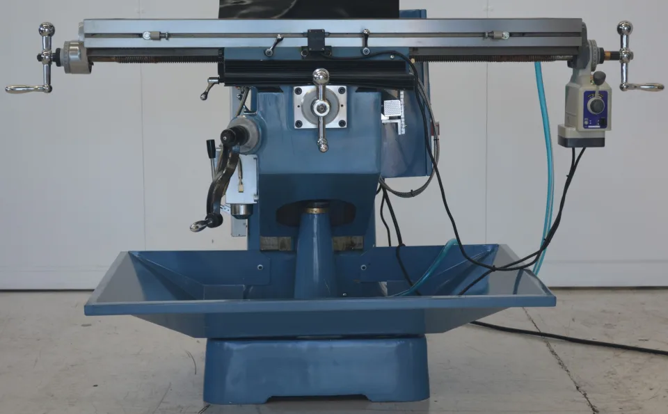 Luxcut TM-2VSL Turret Mill