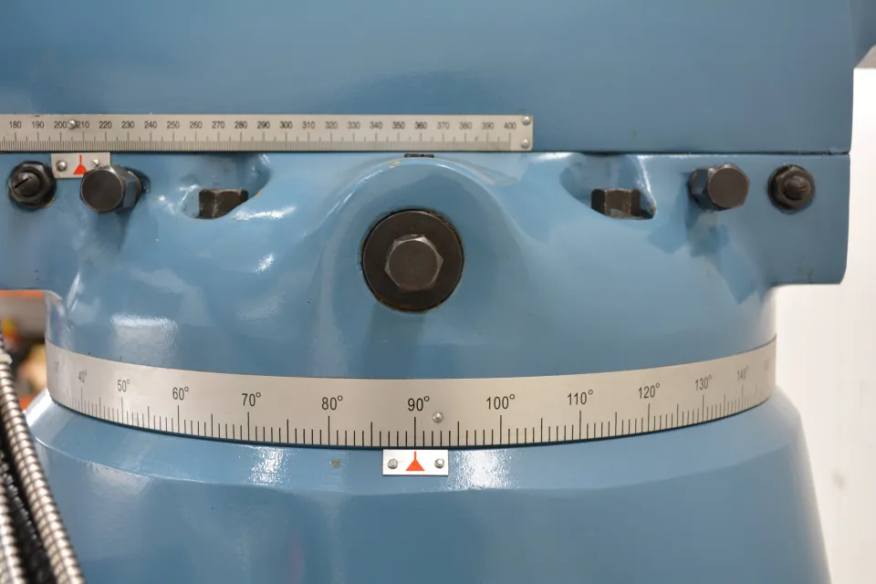 Luxcut TM-2VSL 3ph Turret Mill