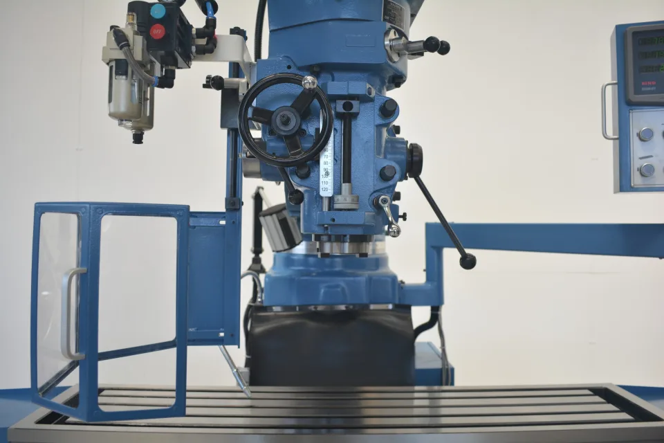 Luxcut TM-5VSL Turret Mill