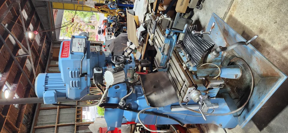 Used Luxcut TM-2VSL 3ph Turret Mill
